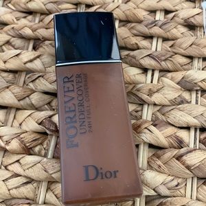 DIOR Forever undercover 24h full coverage color 070. 40mL